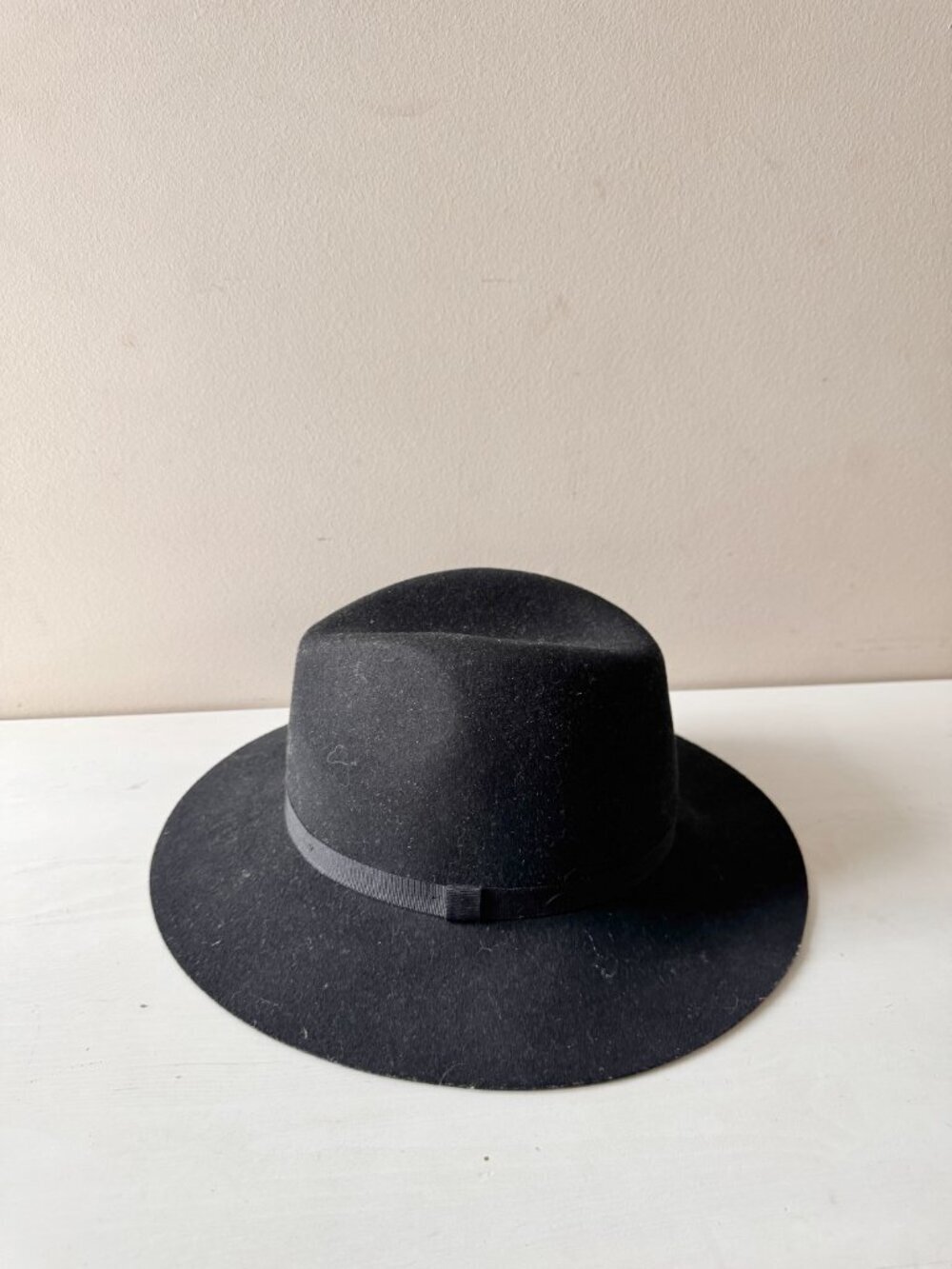 Aritzia AUXILIARY Black 100% Wool Felt Floppy Fedora Hat, Size M/L
